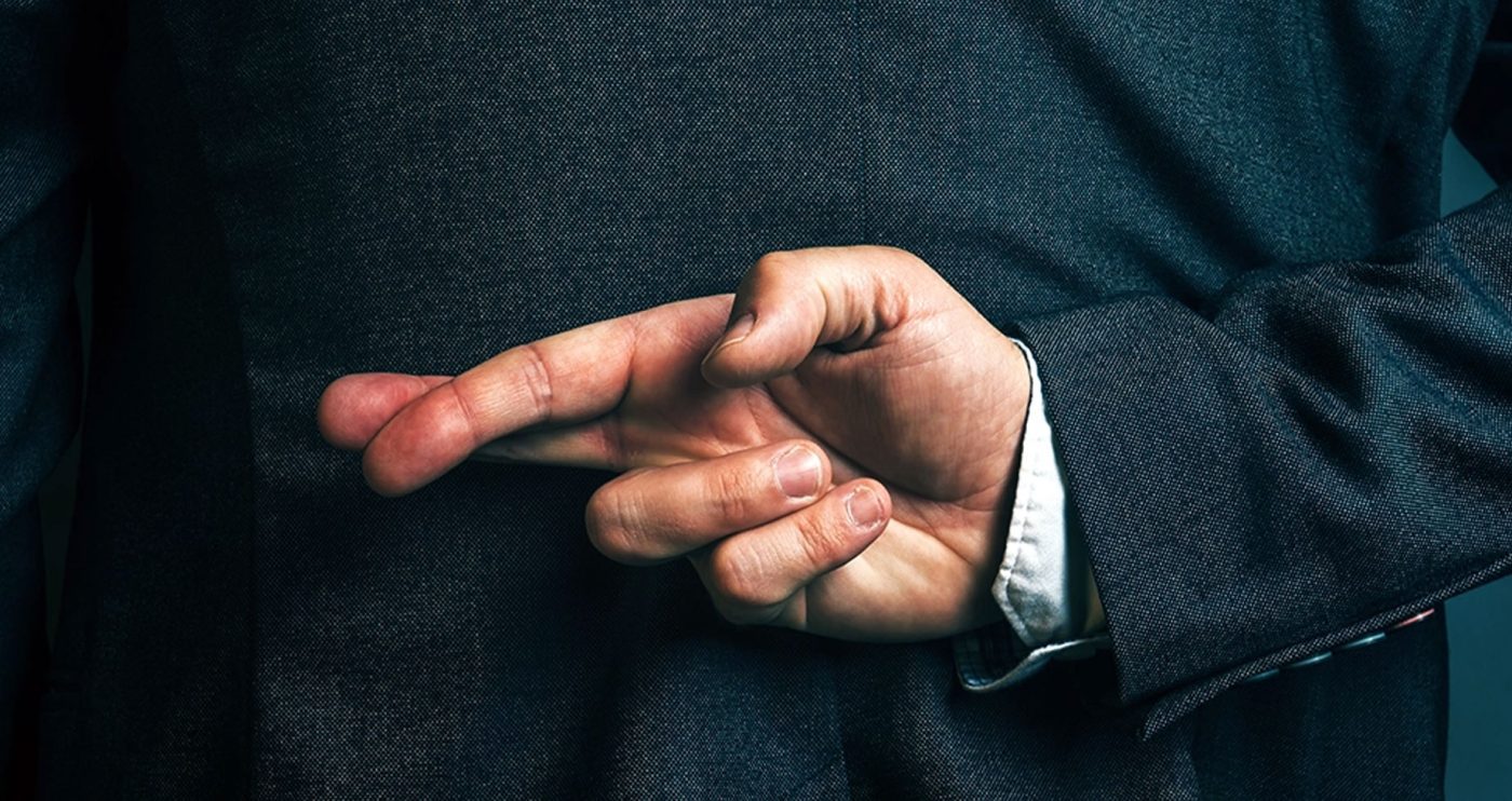 Mentindo Em Seus Dados no Namoro Online